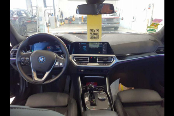 BMW 3-serie 330e Sport Line 292 pk Aut Airco ECC Cruise Control Stoelverwarming Live Cockpit Pro PDC VA + Camera Full LED BMW 3-serie 330e Sport Line 292 pk Aut Airco ECC Cruise Control Stoelverwarming Live Cockpit Pro PDC VA + Camera Full LED