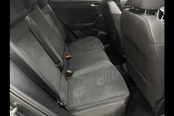 Volkswagen T-Roc 1.5 TSI R-Line | Black Edition | IQ | Pano Volkswagen T-Roc 1.5 TSI R-Line | Black Edition | IQ | Pano