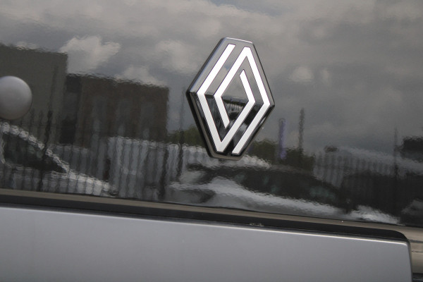 Renault Master T35 2.0 dCi 170pk L2H2 Extra - 2x Schuifdeur - Navigatie - Blind Spot - Camera - Stoelverwarming - Verwarmde voorruit - Rijklaar