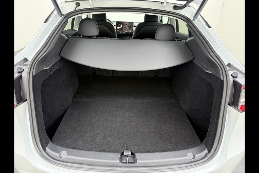 Tesla Model Y Long Range AWD 75 kWh AUTOPILOT| RIJKLAARPRIJS INCL. TESLA GARANTIE TOT 08-2026/80.000KM accu en aandrijflijn t/m 08-2030/192.000km Tesla Model Y Long Range AWD 75 kWh AUTOPILOT| RIJKLAARPRIJS INCL. TESLA GARANTIE TOT 08-2026/80.000KM accu en aandrijflijn t/m 08-2030/192.000km