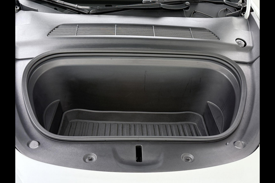 Tesla Model Y Long Range AWD 75 kWh AUTOPILOT| RIJKLAARPRIJS INCL. TESLA GARANTIE TOT 08-2026/80.000KM accu en aandrijflijn t/m 08-2030/192.000km Tesla Model Y Long Range AWD 75 kWh AUTOPILOT| RIJKLAARPRIJS INCL. TESLA GARANTIE TOT 08-2026/80.000KM accu en aandrijflijn t/m 08-2030/192.000km