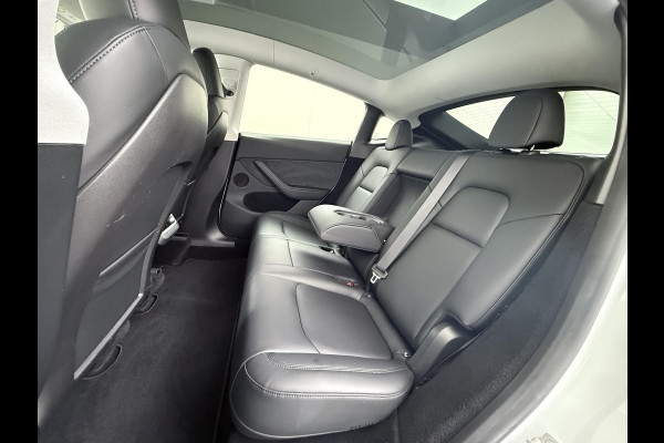 Tesla Model Y Long Range AWD 75 kWh AUTOPILOT| RIJKLAARPRIJS INCL. TESLA GARANTIE TOT 08-2026/80.000KM accu en aandrijflijn t/m 08-2030/192.000km Tesla Model Y Long Range AWD 75 kWh AUTOPILOT| RIJKLAARPRIJS INCL. TESLA GARANTIE TOT 08-2026/80.000KM accu en aandrijflijn t/m 08-2030/192.000km