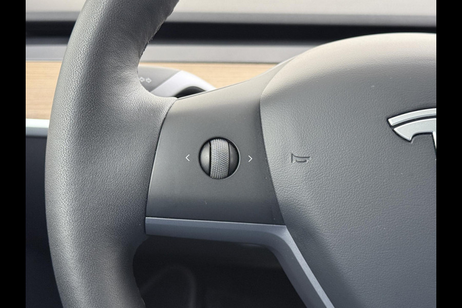Tesla Model Y Long Range AWD 75 kWh AUTOPILOT| RIJKLAARPRIJS INCL. TESLA GARANTIE TOT 08-2026/80.000KM accu en aandrijflijn t/m 08-2030/192.000km Tesla Model Y Long Range AWD 75 kWh AUTOPILOT| RIJKLAARPRIJS INCL. TESLA GARANTIE TOT 08-2026/80.000KM accu en aandrijflijn t/m 08-2030/192.000km