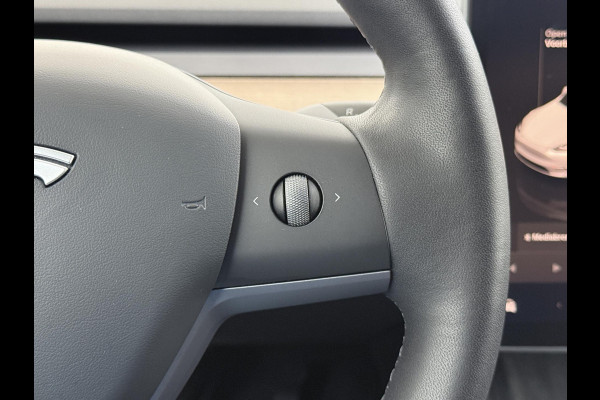 Tesla Model Y Long Range AWD 75 kWh AUTOPILOT| RIJKLAARPRIJS INCL. TESLA GARANTIE TOT 08-2026/80.000KM accu en aandrijflijn t/m 08-2030/192.000km Tesla Model Y Long Range AWD 75 kWh AUTOPILOT| RIJKLAARPRIJS INCL. TESLA GARANTIE TOT 08-2026/80.000KM accu en aandrijflijn t/m 08-2030/192.000km