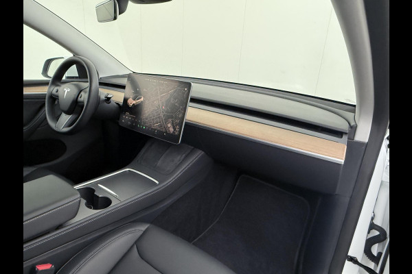 Tesla Model Y Long Range AWD 75 kWh AUTOPILOT| RIJKLAARPRIJS INCL. TESLA GARANTIE TOT 08-2026/80.000KM accu en aandrijflijn t/m 08-2030/192.000km Tesla Model Y Long Range AWD 75 kWh AUTOPILOT| RIJKLAARPRIJS INCL. TESLA GARANTIE TOT 08-2026/80.000KM accu en aandrijflijn t/m 08-2030/192.000km