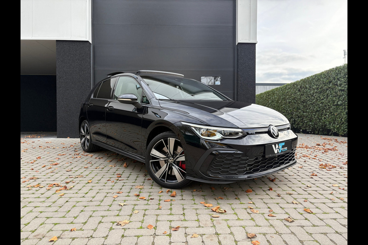Volkswagen Golf 1.4 eHybrid GTE - Pano - Trekhaak - nieuwstaat