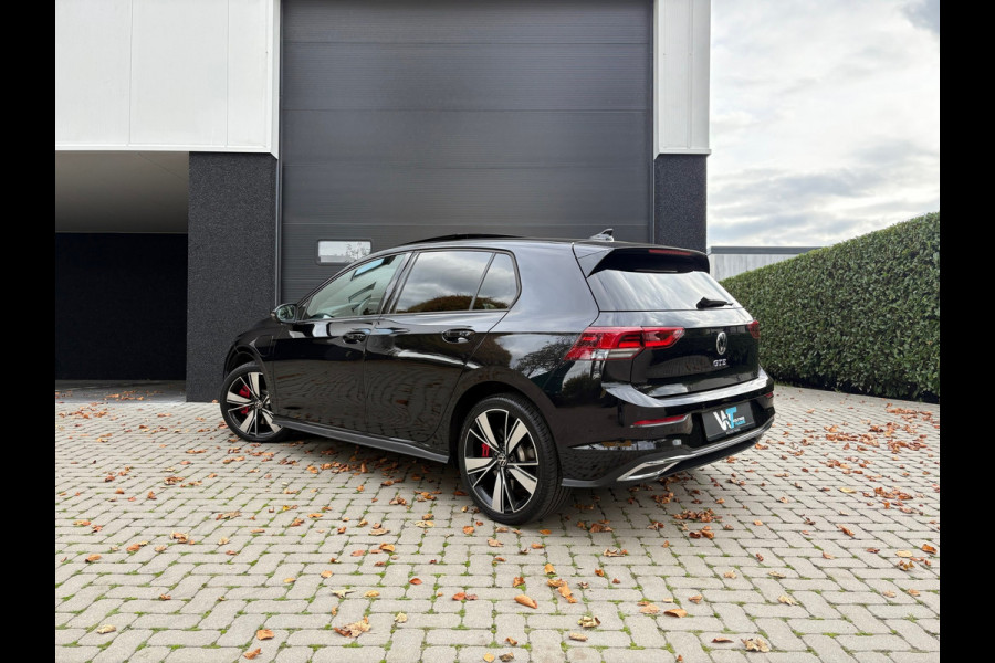 Volkswagen Golf 1.4 eHybrid GTE - Pano - Trekhaak - nieuwstaat