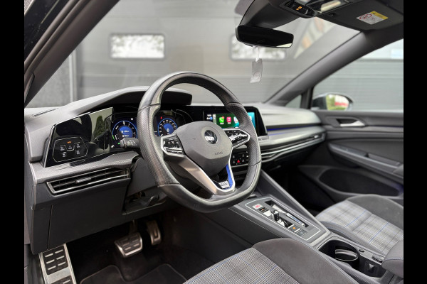 Volkswagen Golf 1.4 eHybrid GTE - Pano - Trekhaak - nieuwstaat