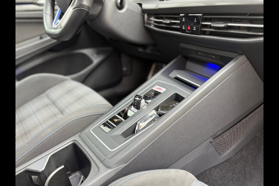 Volkswagen Golf 1.4 eHybrid GTE - Pano - Trekhaak - nieuwstaat