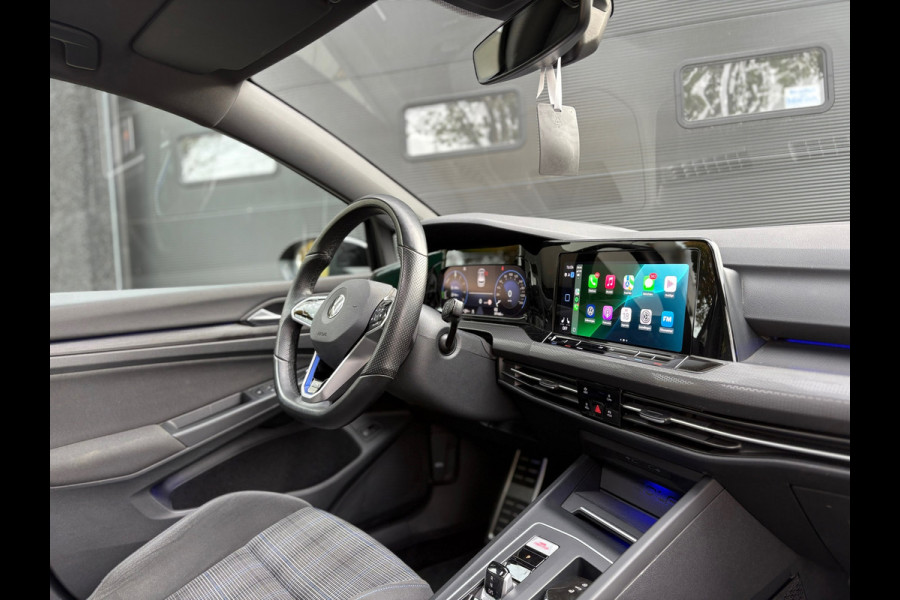 Volkswagen Golf 1.4 eHybrid GTE - Pano - Trekhaak - nieuwstaat