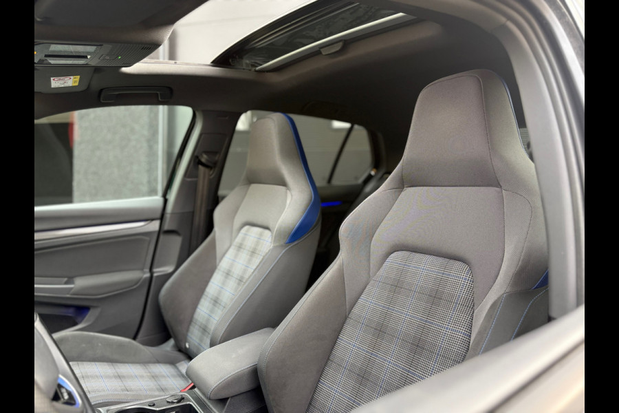 Volkswagen Golf 1.4 eHybrid GTE - Pano - Trekhaak - nieuwstaat