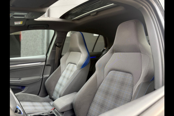 Volkswagen Golf 1.4 eHybrid GTE - Pano - Trekhaak - nieuwstaat