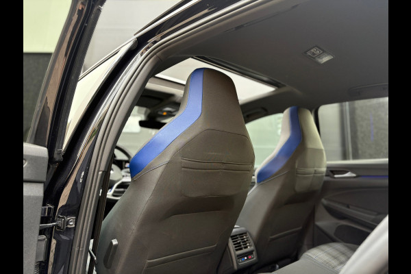 Volkswagen Golf 1.4 eHybrid GTE - Pano - Trekhaak - nieuwstaat