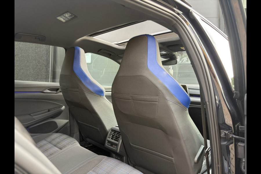 Volkswagen Golf 1.4 eHybrid GTE - Pano - Trekhaak - nieuwstaat