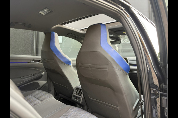 Volkswagen Golf 1.4 eHybrid GTE - Pano - Trekhaak - nieuwstaat