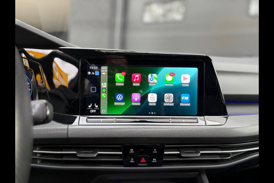 Volkswagen Golf 1.4 eHybrid GTE - Pano - Trekhaak - nieuwstaat