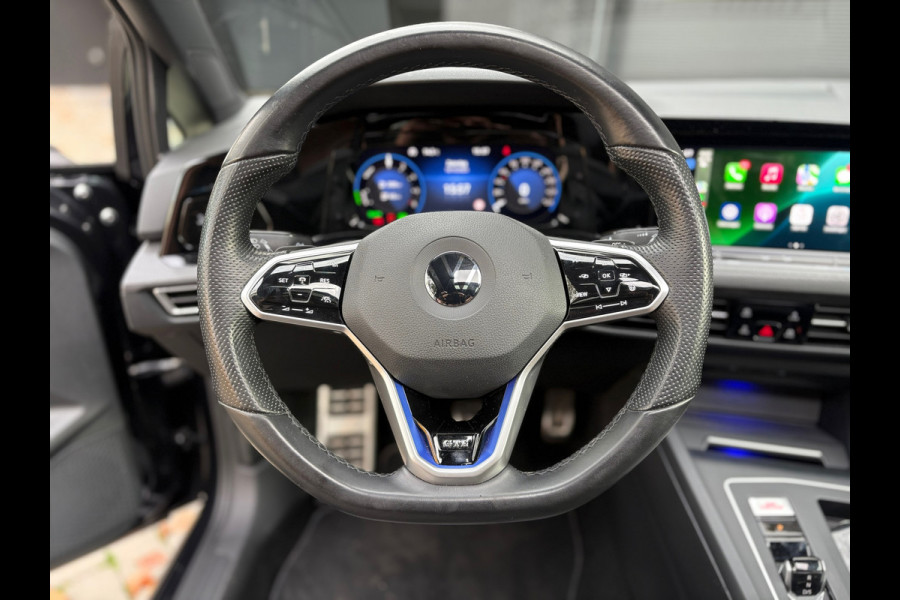 Volkswagen Golf 1.4 eHybrid GTE - Pano - Trekhaak - nieuwstaat