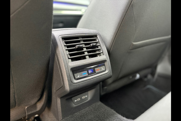 Volkswagen Golf 1.4 eHybrid GTE - Pano - Trekhaak - nieuwstaat