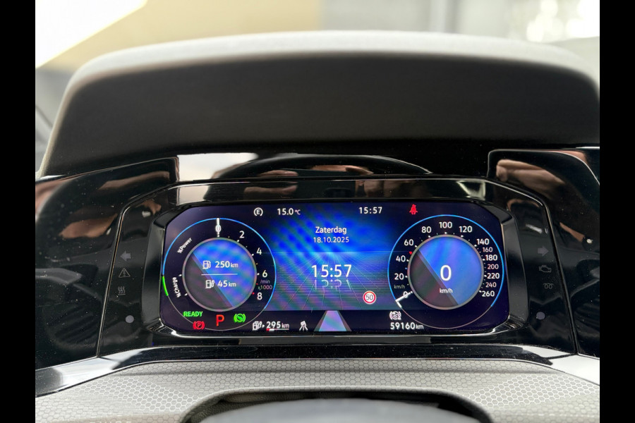 Volkswagen Golf 1.4 eHybrid GTE - Pano - Trekhaak - nieuwstaat