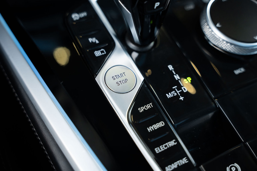 BMW X5 xDrive45e High Executive M-Sport l Laser l Luchtv. l Panorama l HUD l Stoelk. BMW X5 xDrive45e High Executive M-Sport l Laser l Luchtv. l Panorama l HUD l Stoelk.