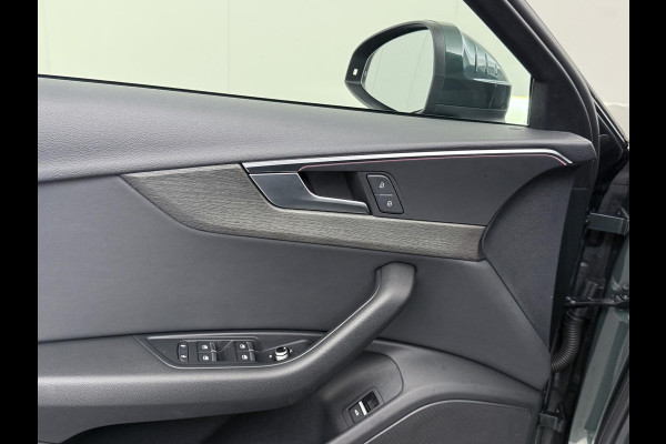 Audi A4 Avant 35 TFSI Sport S line black edition UNIEKE KLEUR| ELEK. TREKHAAK| ELEK. KLEP| S-LINE BINNEN- BUITEN | RIJKLAAR INCL. 12 MND BOVAG GARANTIE