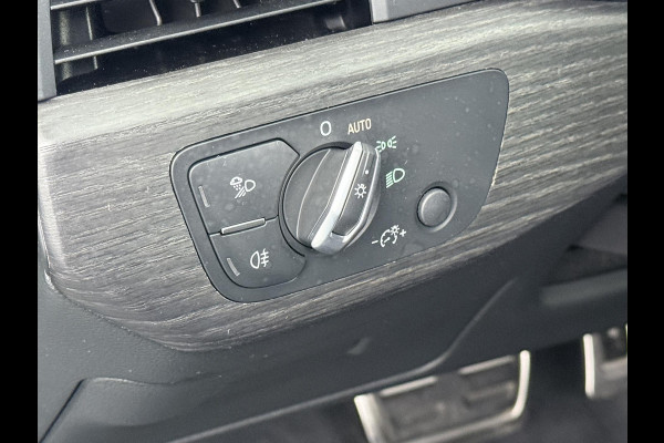 Audi A4 Avant 35 TFSI Sport S line black edition UNIEKE KLEUR| ELEK. TREKHAAK| ELEK. KLEP| S-LINE BINNEN- BUITEN | RIJKLAAR INCL. 12 MND BOVAG GARANTIE