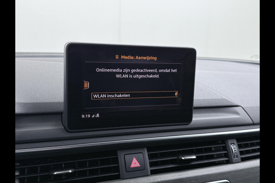 Audi A4 Avant 35 TFSI Sport S line black edition UNIEKE KLEUR| ELEK. TREKHAAK| ELEK. KLEP| S-LINE BINNEN- BUITEN | RIJKLAAR INCL. 12 MND BOVAG GARANTIE