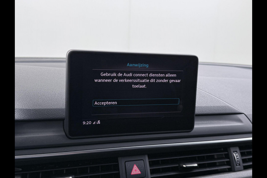 Audi A4 Avant 35 TFSI Sport S line black edition UNIEKE KLEUR| ELEK. TREKHAAK| ELEK. KLEP| S-LINE BINNEN- BUITEN | RIJKLAAR INCL. 12 MND BOVAG GARANTIE