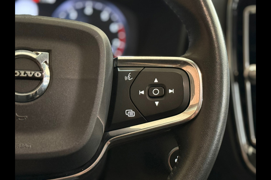 Volvo XC40 1.5 T3 Momentum | Adaptive Cruise Control | Navi | 19' inch | Half Leer | Camera Volvo XC40 1.5 T3 Momentum | Adaptive Cruise Control | Navi | 19' inch | Half Leer | Camera