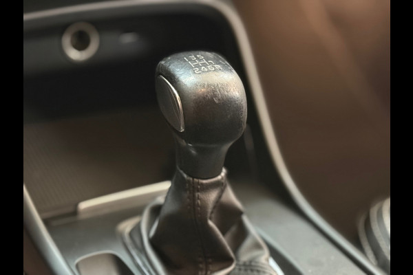 Volvo XC40 1.5 T3 Momentum | Adaptive Cruise Control | Navi | 19' inch | Half Leer | Camera Volvo XC40 1.5 T3 Momentum | Adaptive Cruise Control | Navi | 19' inch | Half Leer | Camera