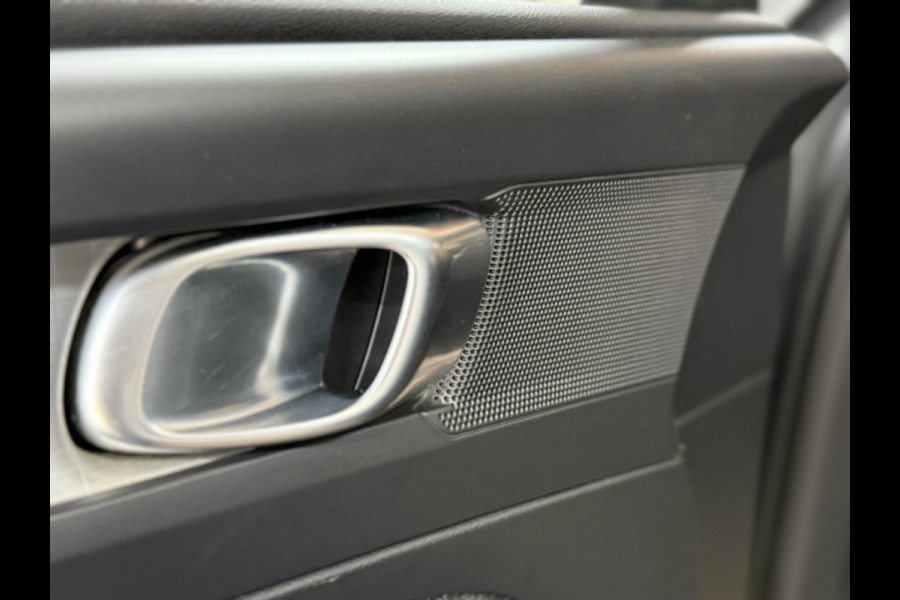 Volvo XC40 1.5 T3 Momentum | Adaptive Cruise Control | Navi | 19' inch | Half Leer | Camera Volvo XC40 1.5 T3 Momentum | Adaptive Cruise Control | Navi | 19' inch | Half Leer | Camera