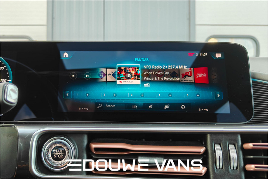 Mercedes-Benz EQC 400 4MATIC 360 Camera Burmester Trekhaak Pano BTW auto Dealer onderhouden.