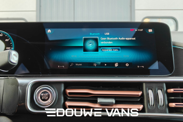 Mercedes-Benz EQC 400 4MATIC 360 Camera Burmester Trekhaak Pano BTW auto Dealer onderhouden.