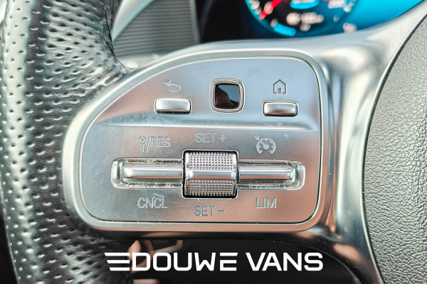 Mercedes-Benz EQC 400 4MATIC 360 Camera Burmester Trekhaak Pano BTW auto Dealer onderhouden.