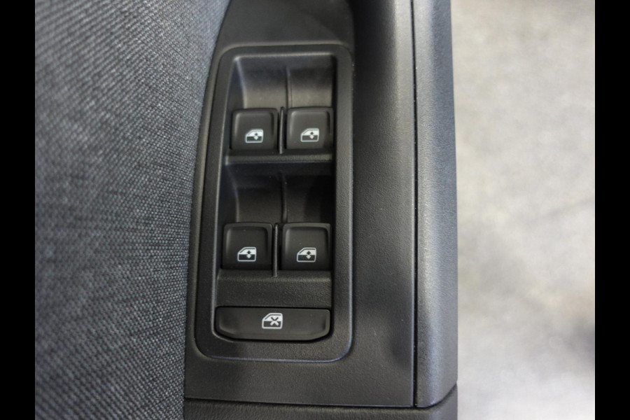 Seat Ateca 1.5 TSI Style Business Intense Airco Cruise Control Navi Virtual Cockpit Privacy Glass PDC VA Camera Seat Ateca 1.5 TSI Style Business Intense Airco Cruise Control Navi Virtual Cockpit Privacy Glass PDC VA Camera