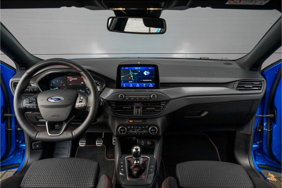 Ford Focus 1.5 EcoBoost ST Line Business B&O Camera Trekhaak Stuurwielverw Ford Focus 1.5 EcoBoost ST Line Business B&O Camera Trekhaak Stuurwielverw