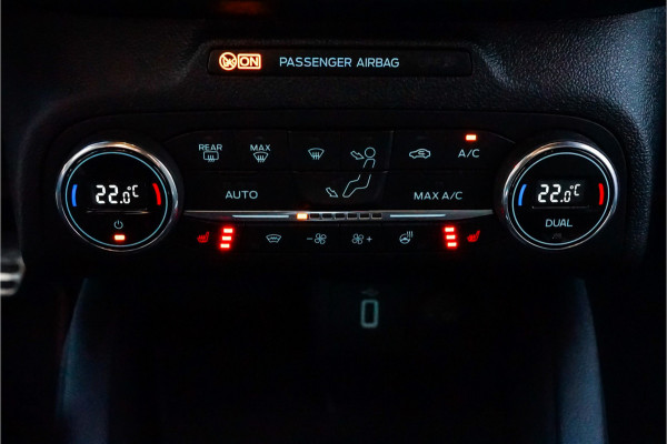 Ford Focus 1.5 EcoBoost ST Line Business B&O Camera Trekhaak Stuurwielverw Ford Focus 1.5 EcoBoost ST Line Business B&O Camera Trekhaak Stuurwielverw