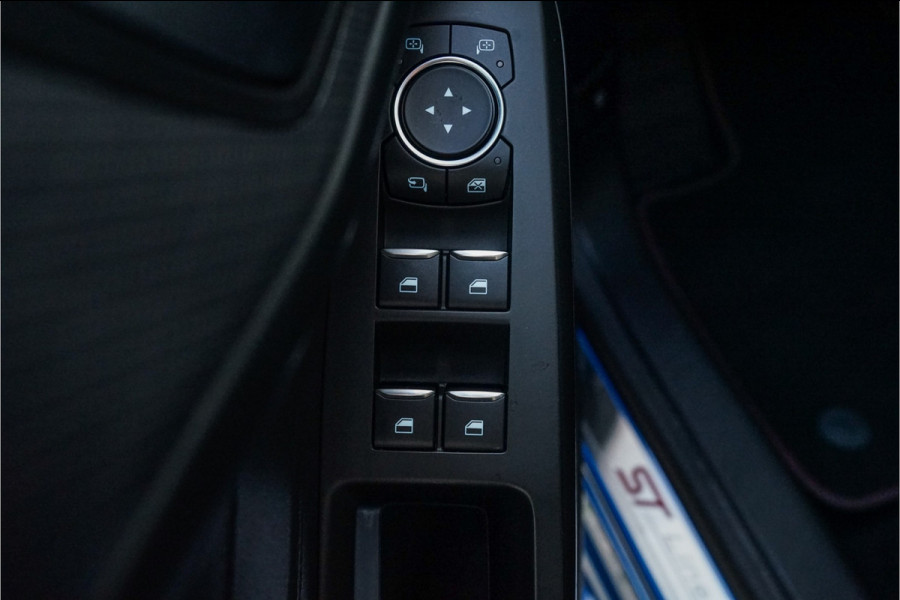 Ford Focus 1.5 EcoBoost ST Line Business B&O Camera Trekhaak Stuurwielverw Ford Focus 1.5 EcoBoost ST Line Business B&O Camera Trekhaak Stuurwielverw