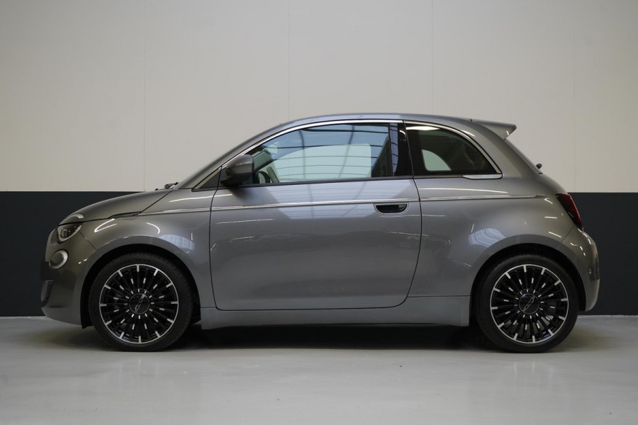 Fiat 500E La Prima 42 kWh | SoH 94% | Lederen bekleding | Navigatie | Achteruitrijcamera | Panoramadak | Adaptive cruise | Fiat 500E La Prima 42 kWh | SoH 94% | Lederen bekleding | Navigatie | Achteruitrijcamera | Panoramadak | Adaptive cruise |