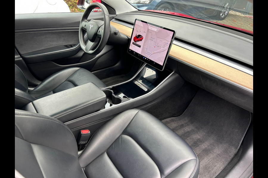 Tesla Model 3 Long Range AWD 75 kWh 87% SOH Trekhaak (1.000kg) Rijklaarprijs! Tesla Model 3 Long Range AWD 75 kWh 87% SOH Trekhaak (1.000kg) Rijklaarprijs!