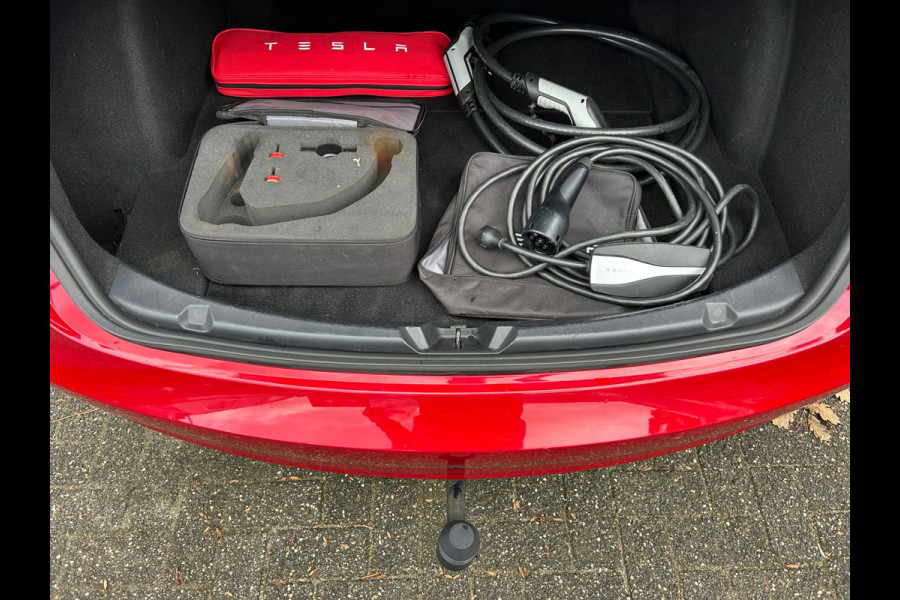 Tesla Model 3 Long Range AWD 75 kWh 87% SOH Trekhaak (1.000kg) Rijklaarprijs! Tesla Model 3 Long Range AWD 75 kWh 87% SOH Trekhaak (1.000kg) Rijklaarprijs!
