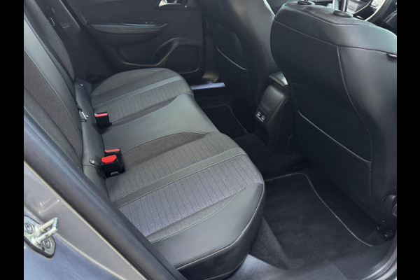 Peugeot 2008 1.2 PureTech Allure 131PK - Navigatie I LED/PDC I Achteruitrij camera I Airco I Sport velgen I Dealer onderhouden