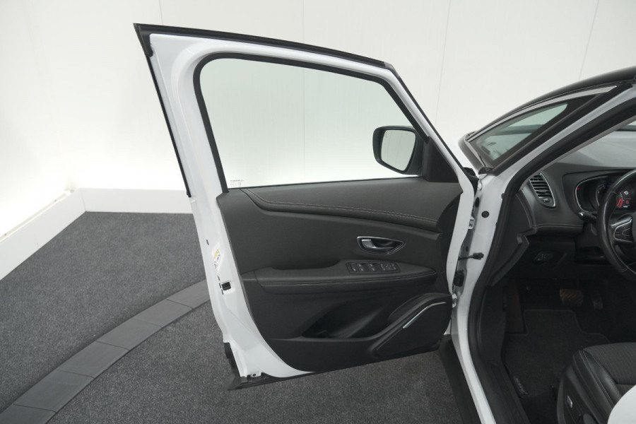 Renault Grand Scénic TCe 140 EDC Intens | 7 Zitplaatsen | Trekhaak | Camera | Dodehoekdetectie Renault Grand Scénic TCe 140 EDC Intens | 7 Zitplaatsen | Trekhaak | Camera | Dodehoekdetectie