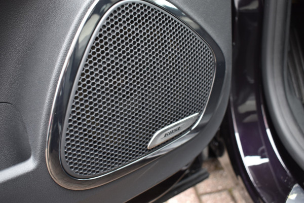 Renault Captur 1.2 TCe Initiale Paris Automaat leer Navi 13000 km Hoge instap Renault Captur 1.2 TCe Initiale Paris Automaat leer Navi 13000 km Hoge instap