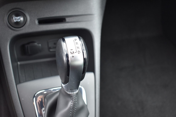 Renault Captur 1.2 TCe Initiale Paris Automaat leer Navi 13000 km Hoge instap Renault Captur 1.2 TCe Initiale Paris Automaat leer Navi 13000 km Hoge instap