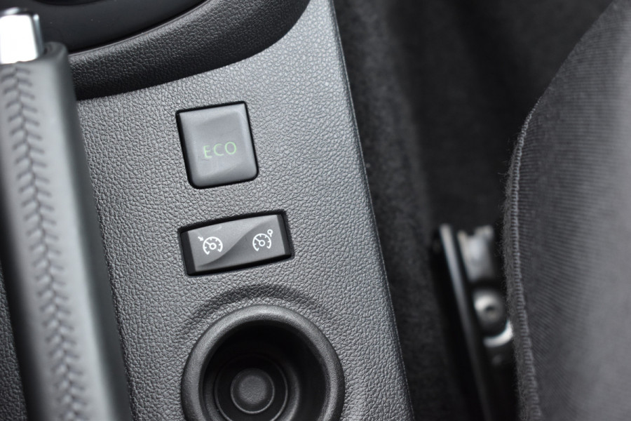 Renault Captur 1.2 TCe Initiale Paris Automaat leer Navi 13000 km Hoge instap Renault Captur 1.2 TCe Initiale Paris Automaat leer Navi 13000 km Hoge instap