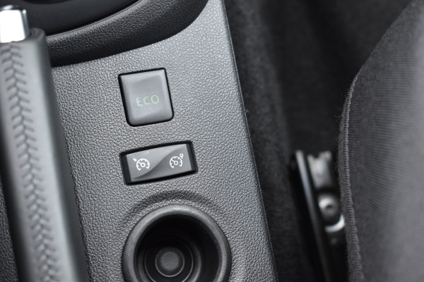 Renault Captur 1.2 TCe Initiale Paris Automaat leer Navi 13000 km Hoge instap Renault Captur 1.2 TCe Initiale Paris Automaat leer Navi 13000 km Hoge instap