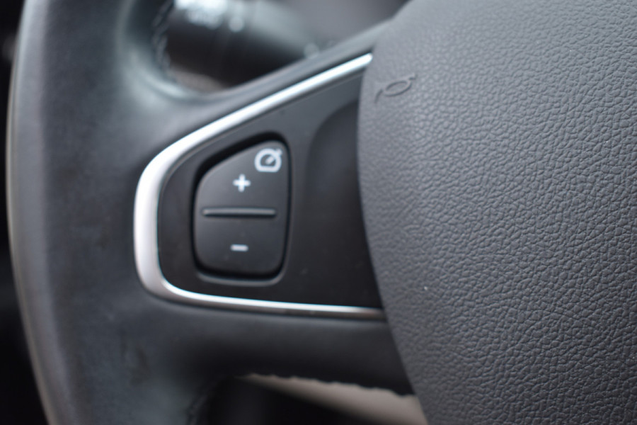 Renault Captur 1.2 TCe Initiale Paris Automaat leer Navi 13000 km Hoge instap Renault Captur 1.2 TCe Initiale Paris Automaat leer Navi 13000 km Hoge instap