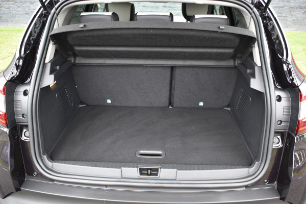 Renault Captur 1.2 TCe Initiale Paris Automaat leer Navi 13000 km Hoge instap Renault Captur 1.2 TCe Initiale Paris Automaat leer Navi 13000 km Hoge instap