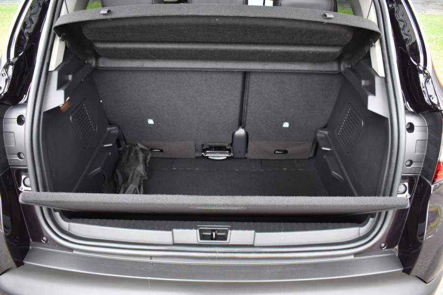 Renault Captur 1.2 TCe Initiale Paris Automaat leer Navi 13000 km Hoge instap Renault Captur 1.2 TCe Initiale Paris Automaat leer Navi 13000 km Hoge instap